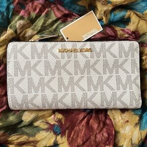 Brand New Michael Kors Vanilla & Luggage Large Top Zip Continental Snap Wallet